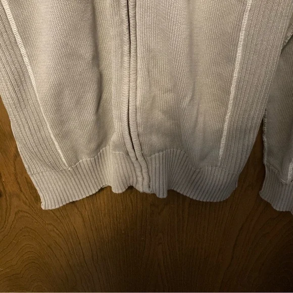 👚(bundle 4 items w/👚for $16) Gray zip up sweater by BKE - Picture 2 of 11